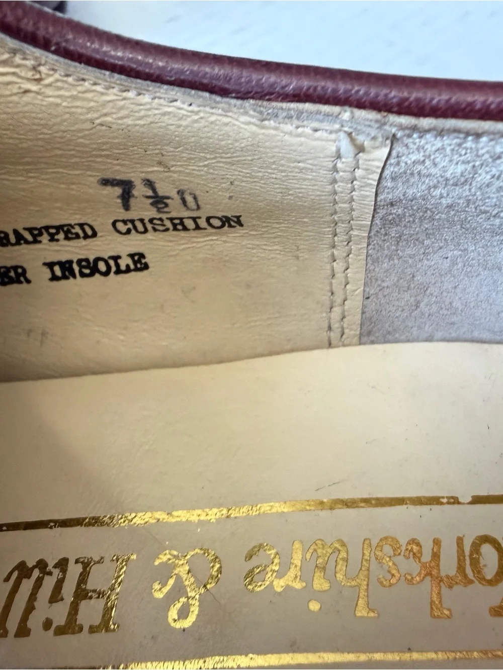 Yokshire & Hill elegant burgundy